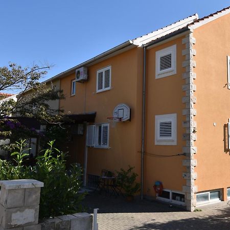 Apartment Andrea Orebic Bagian luar foto