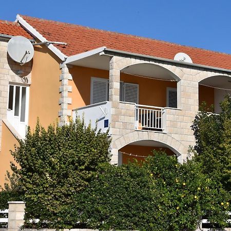 Apartment Andrea Orebic Bagian luar foto