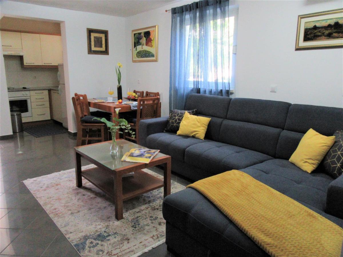Apartment Andrea Orebic Bagian luar foto