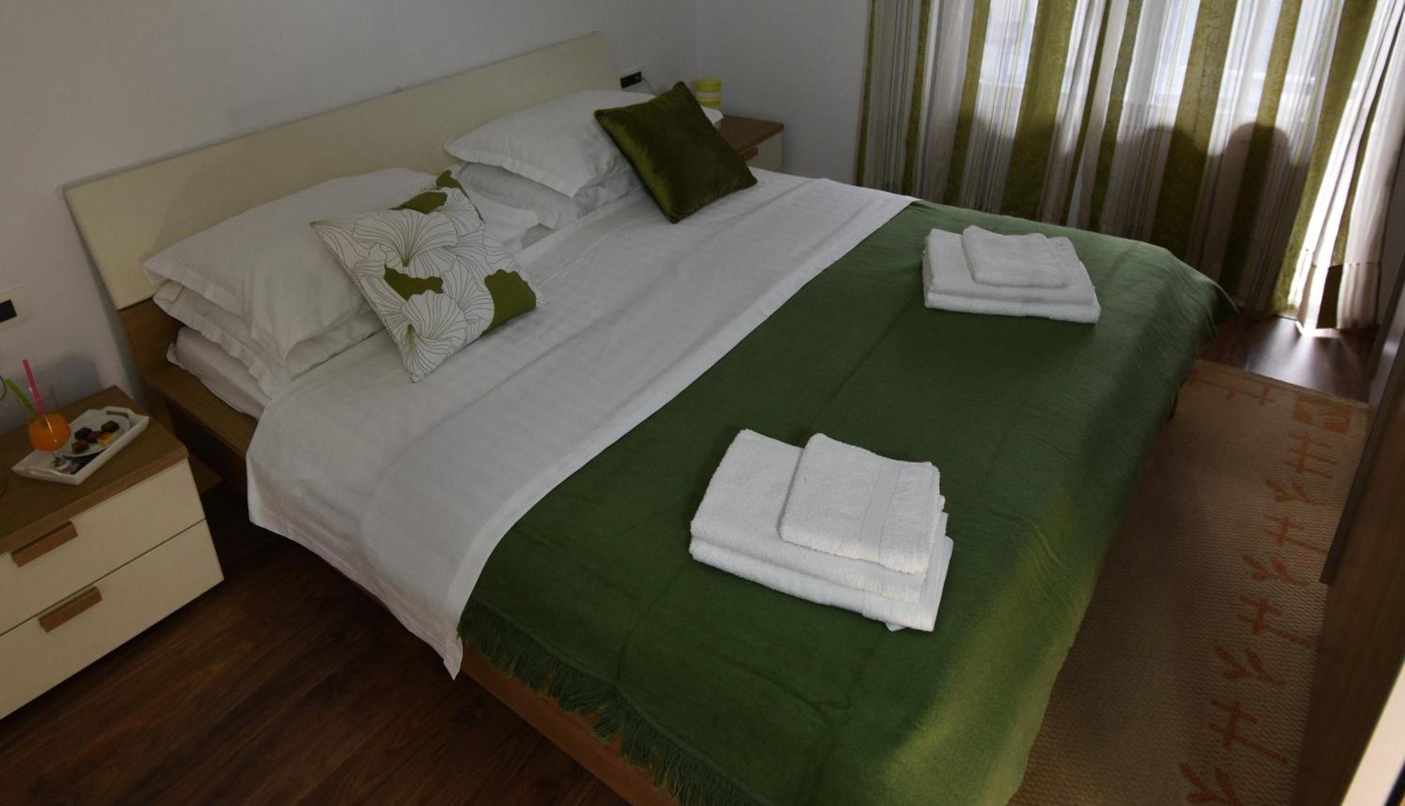 Apartment Andrea Orebic Bagian luar foto