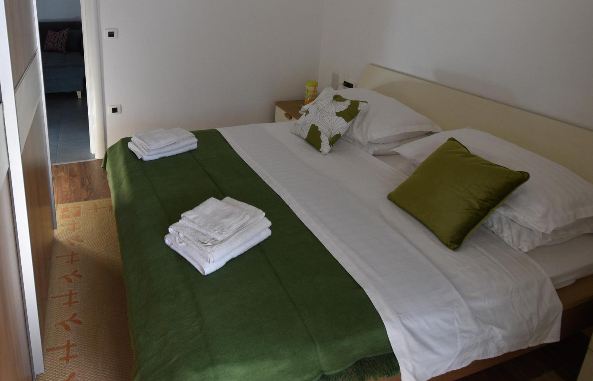 Apartment Andrea Orebic Bagian luar foto