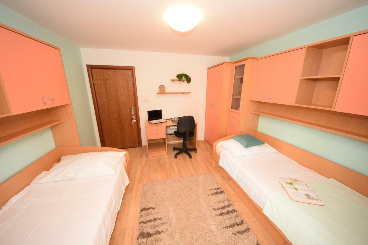 Apartment Andrea Orebic Bagian luar foto