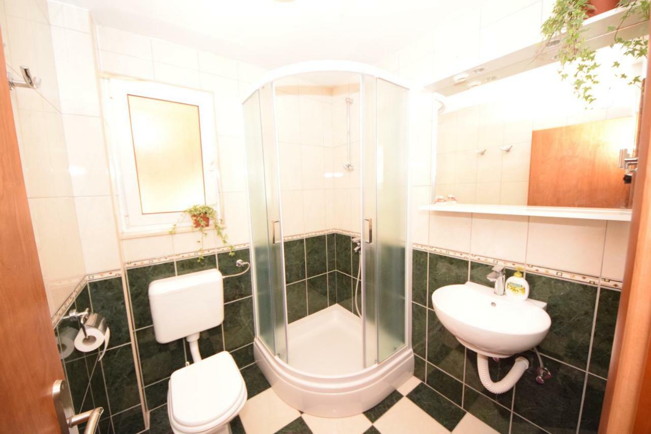Apartment Andrea Orebic Bagian luar foto