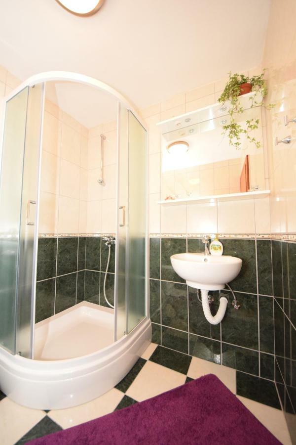 Apartment Andrea Orebic Bagian luar foto